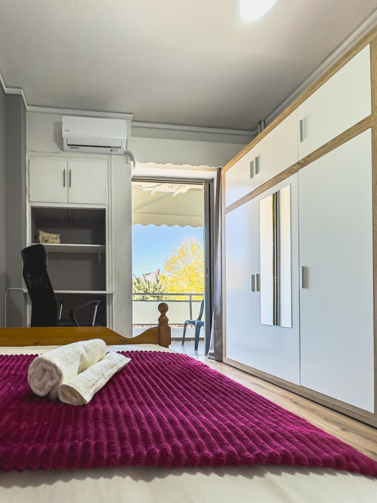 Downtown Golden Apartment *